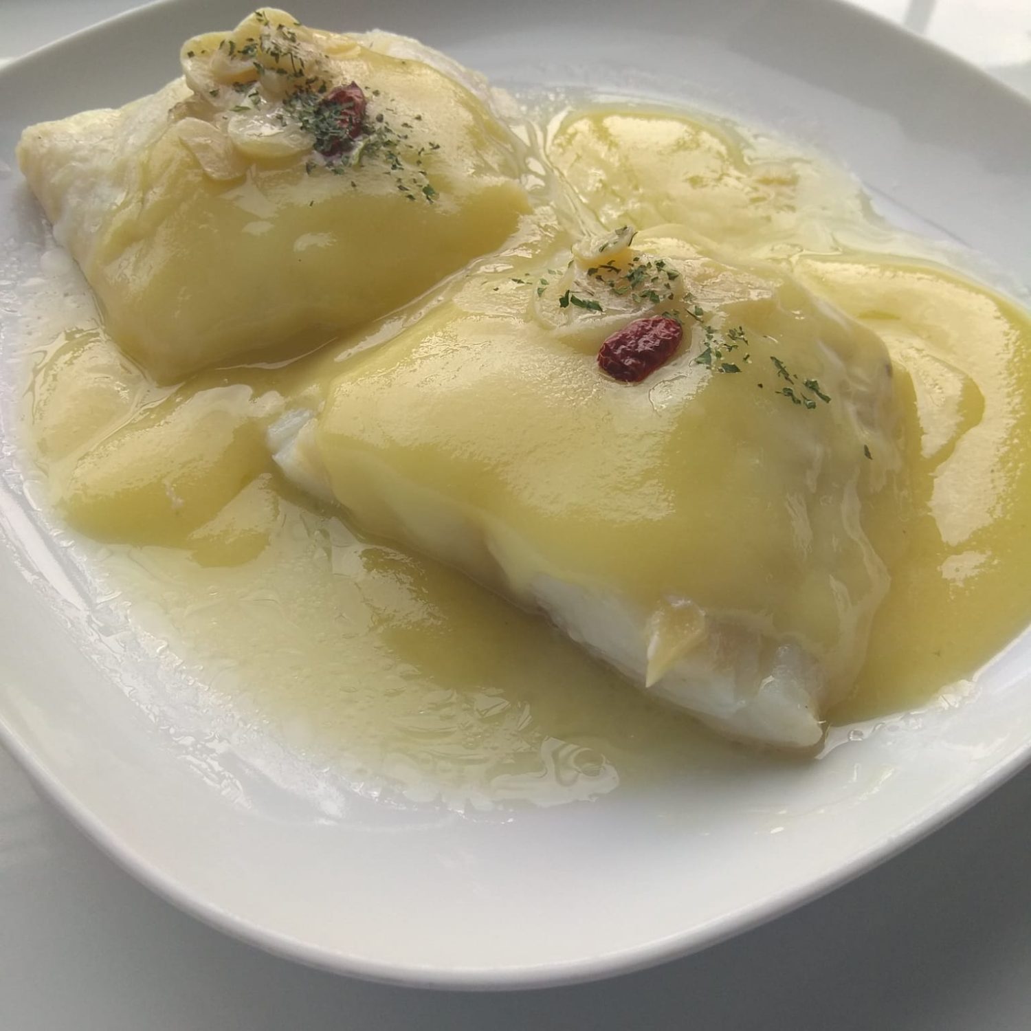 Imagen de plato de bacalao pilpil de De Casa de Ana