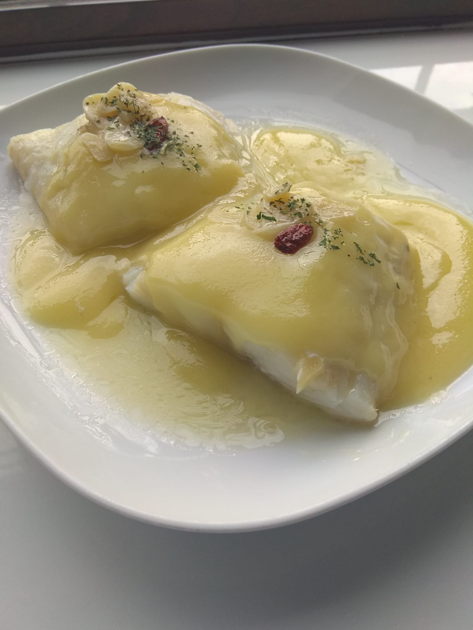 Imagen de plato de bacalao pilpil de De Casa de Ana